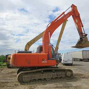 Гусеничный экскаватор Hitachi 200, 2005 г, отличное состояние