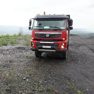 САМОСВАЛ VOLVO FM TRUCK 6X6 БЦМ-53, г/н В 978 УВ 49 RUS