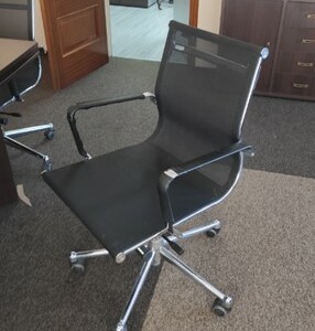ПИ208400 Офисные кресла б/у (8 позиций; 31 шт.)