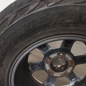 ПИ504296 Автомобильные шины PIRELLI 275/65R17 Scorpion на дисках б/у