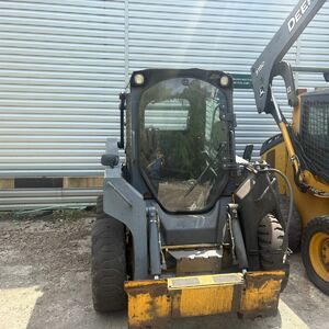 ПИ505399 Продажа Фронтальный погрузчик John Deere 318D порт. № 11; Фронтальный погрузчик John Deere 318D порт. № 12