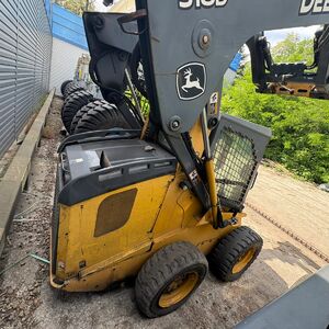 ПИ505399 Продажа Фронтальный погрузчик John Deere 318D порт. № 11; Фронтальный погрузчик John Deere 318D порт. № 12