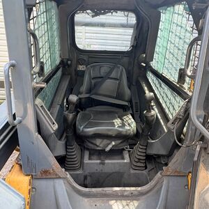 ПИ505399 Продажа Фронтальный погрузчик John Deere 318D порт. № 11; Фронтальный погрузчик John Deere 318D порт. № 12