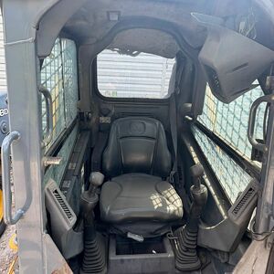 ПИ505399 Продажа Фронтальный погрузчик John Deere 318D порт. № 11; Фронтальный погрузчик John Deere 318D порт. № 12