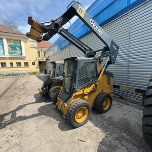 ПИ505399 Продажа Фронтальный погрузчик John Deere 318D порт. № 11; Фронтальный погрузчик John Deere 318D порт. № 12