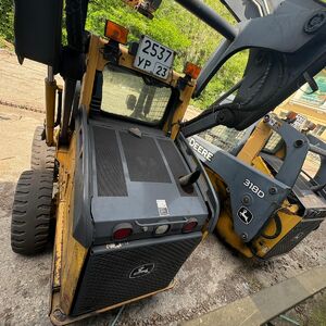 ПИ505399 Продажа Фронтальный погрузчик John Deere 318D порт. № 11; Фронтальный погрузчик John Deere 318D порт. № 12