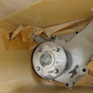 Насос водяной Mitsubishi ME995307
