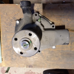 Насос водяной Mitsubishi ME995307