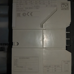 Автоматический выключатель ABB Tmax XT4 160А, Ekip I, 50кА, 3P, 160А, 1SDA0 68479 R1