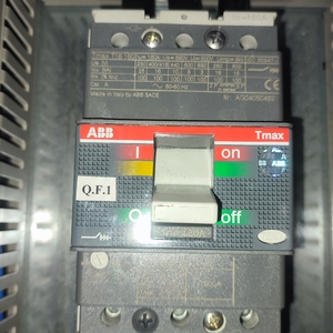 Автоматический трехполюсный выключатель ABB Т1В 160