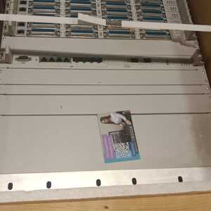 Шасси коммутационного блока MSAN MC1000-PX: 2 слота для ethernet-коммутаторов PP4G3X, 16 слотов для модулей FXS72 / TMG16, 9U