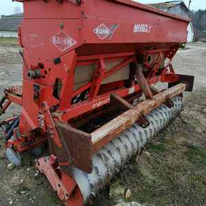 Зерновая сеялка kuhn integra-3 2008 г. в.  Рабочее состояние с фрезой в комплекте Местонахождение: Беларусь, Могилёвская обл, Могилёвский р-н  Цена: 300 000,00 руб. Запрос 217-475 Подача предложения бесплатна, без депозитов и блокировки средств, предложен