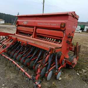 Зерновая сеялка kuhn integra-3 2008 г. в.  Рабочее состояние с фрезой в комплекте Местонахождение: Беларусь, Могилёвская обл, Могилёвский р-н  Цена: 300 000,00 руб. Запрос 217-475 Подача предложения бесплатна, без депозитов и блокировки средств, предложен