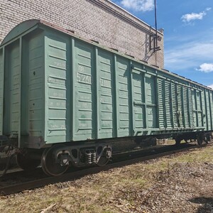 Крытый вагон с истекшим сроком службы