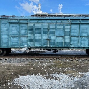 Крытый вагон с истекшим сроком службы