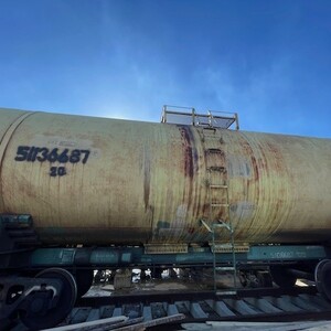 Цистерна для перевозки нефтепродуктов с истекшим сроком службы