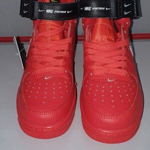 Nike Air Force 1 Mid LV8 Utility Red
