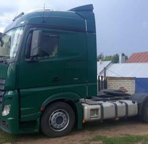 Седельный тягач Mercedes-Benz Actros 1845LS